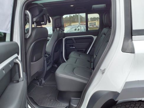 Used 2025 Land Rover Defender 110 S image 10