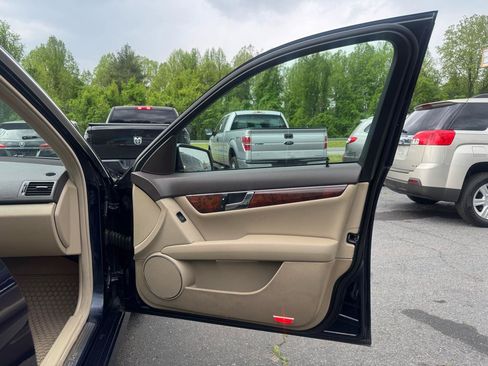 Used 2011 Mercedes-Benz C 300 4MATIC Sedan image 13