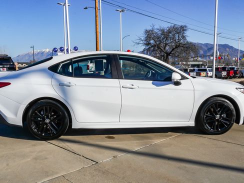 Certified 2025 Toyota Camry SE image 9