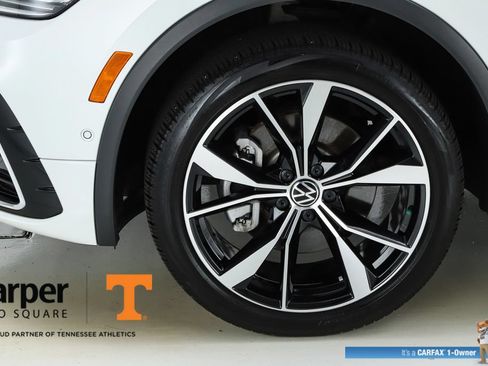 Used 2024 Volkswagen Tiguan SEL R-Line AWD/4WD image 5