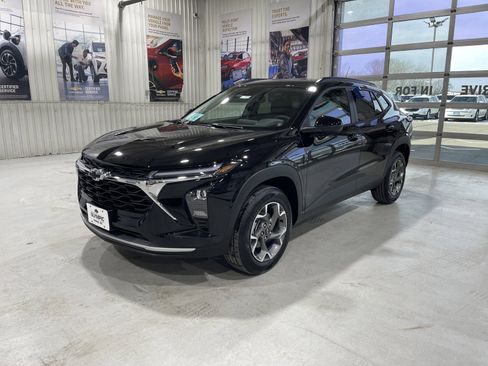 New 2026 Chevrolet Trax LT w/ Driver Confidence Package FWD image 4