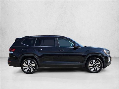 Used 2025 Volkswagen Atlas SE FWD image 4