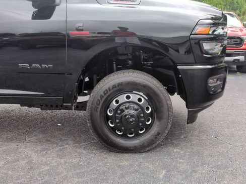 New 2026 RAM 3500 Big Horn AWD/4WD image 9