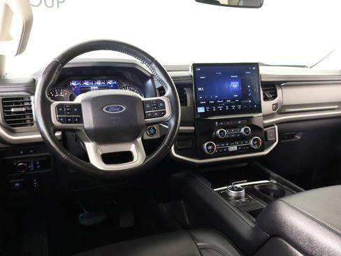 Used 2024 Ford Expedition Max XLT image 2