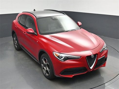 Used 2022 Alfa Romeo Stelvio Ti image 58