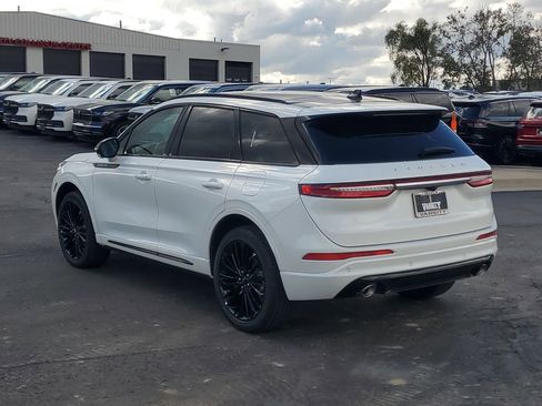 New 2026 Lincoln Corsair Premiere image 3