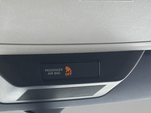 Used 2026 Nissan Pathfinder SL w/ SL Premium Package FWD image 19