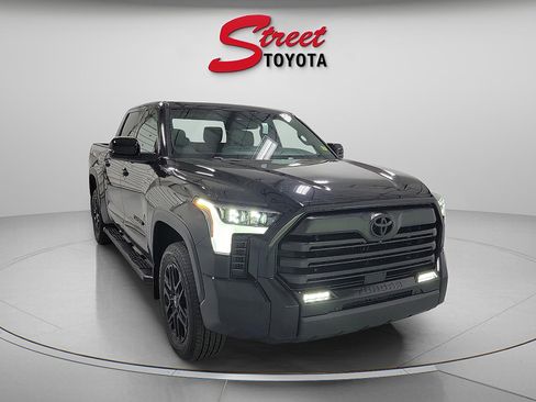 Certified 2025 Toyota Tundra Limited AWD/4WD image 5
