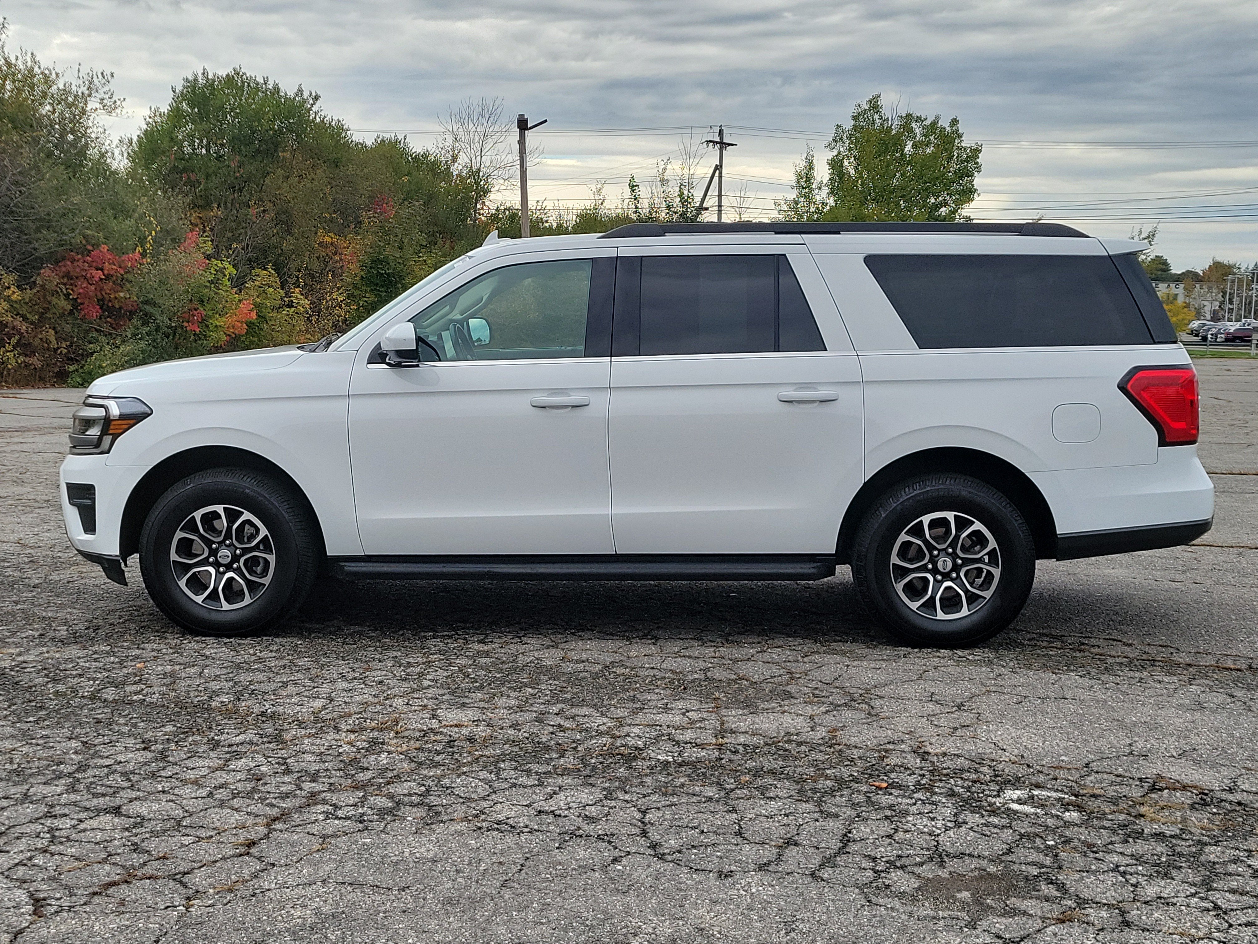 Used 2024 Ford Expedition Max XLT AWD/4WD image 8