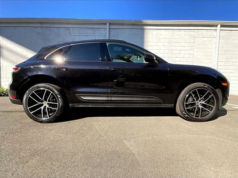 Certified 2025 Porsche Macan image 6