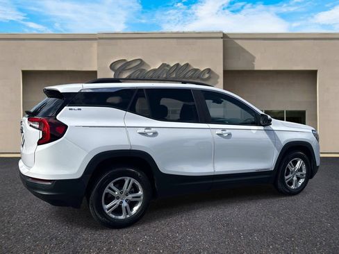 Used 2022 GMC Terrain SLE w/ Driver Convenience Package FWD image 3