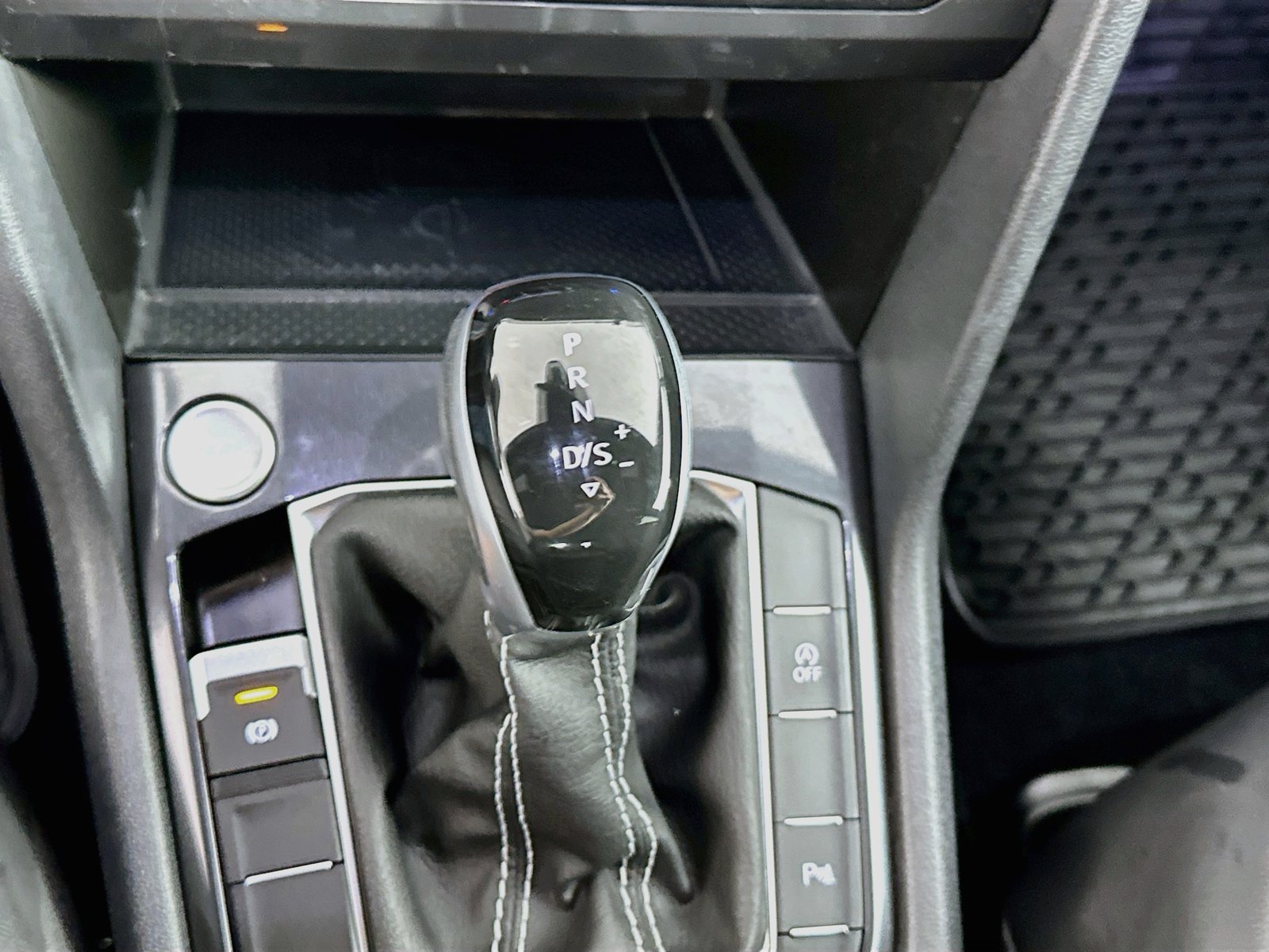 Used 2023 Volkswagen Tiguan SE R-Line FWD image 16