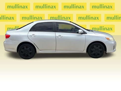 Used 2013 Toyota Corolla LE FWD image 2