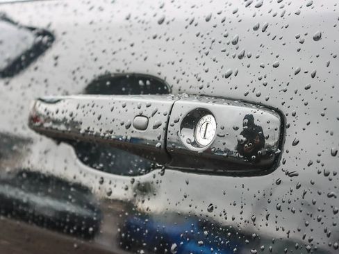 Used 2019 Jeep Grand Cherokee Laredo w/ Laredo X Package image 13