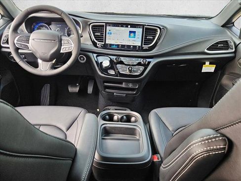 New 2027 Chrysler Pacifica Select FWD image 14