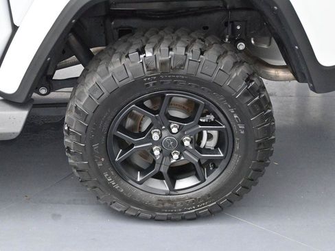 Used 2025 Jeep Gladiator Sport AWD/4WD image 27