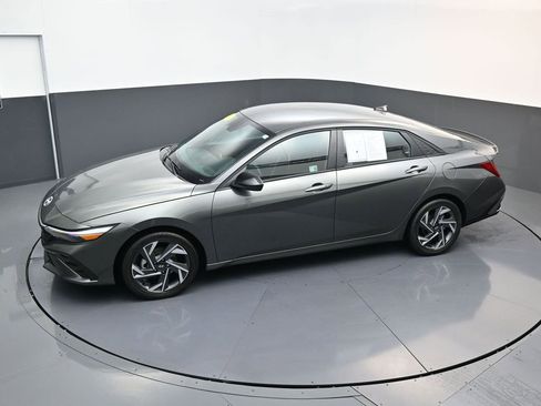 Certified 2025 Hyundai Elantra SEL image 19