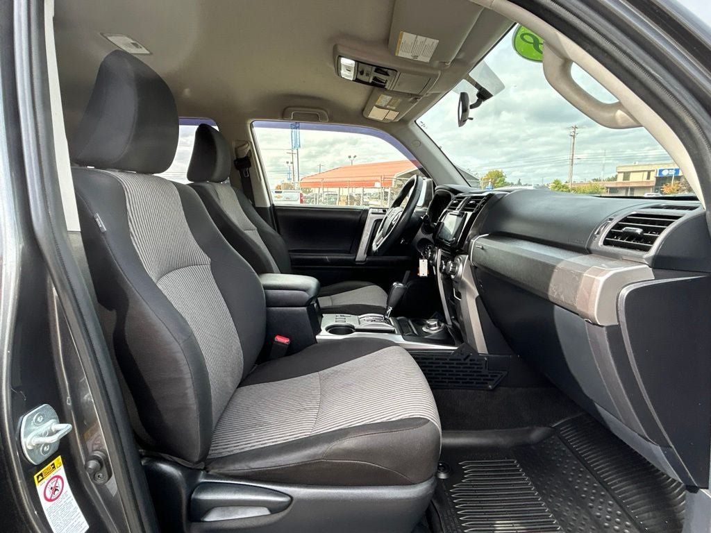 Used 2018 Toyota 4Runner SR5 AWD/4WD image 13