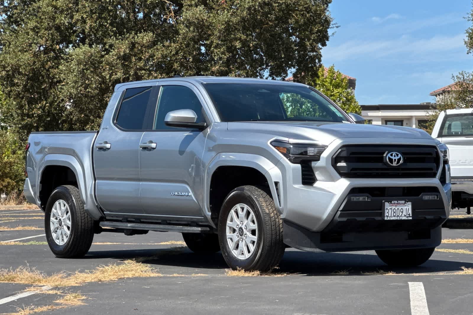Used 2025 Toyota Tacoma SR5 AWD/4WD image 9