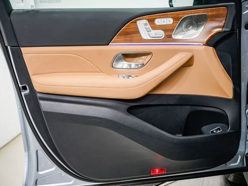 Used 2025 Mercedes-Benz GLS 450 4MATIC image 20