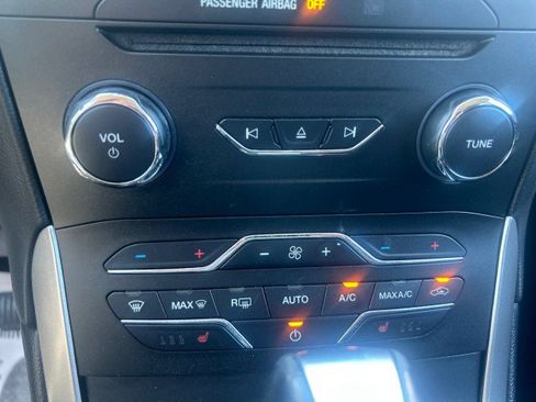 Used 2017 Ford Edge SEL w/ Equipment Group 201A AWD/4WD image 19