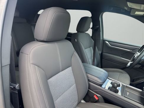 Used 2025 GMC Acadia Elevation image 15