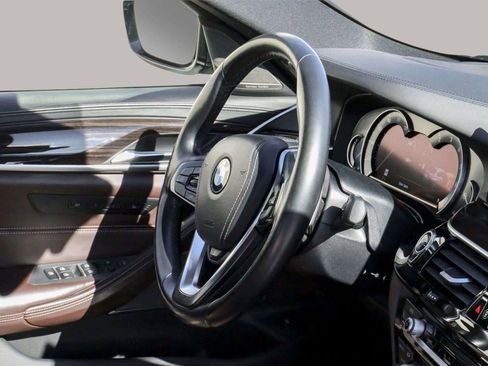 Used 2018 BMW 540i xDrive image 38