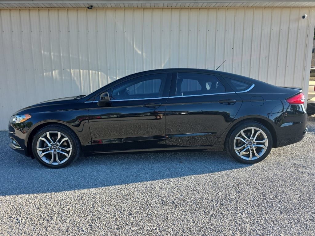 Used 2017 Ford Fusion SE w/ Equipment Group 201A FWD image 9