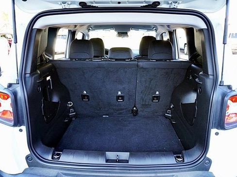 Certified 2022 Jeep Renegade Latitude image 13