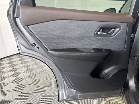 Used 2021 Nissan Rogue SV image 19