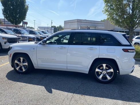 Used 2023 Jeep Grand Cherokee Overland w/ Advanced Protech Group III image 4