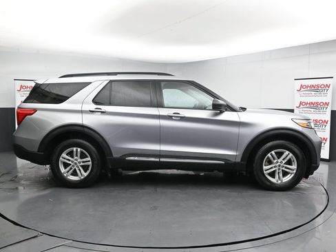 Used 2024 Ford Explorer XLT w/ Equipment Group 202A AWD/4WD image 9