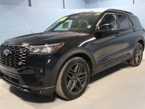 Used 2025 Ford Explorer ST image 27