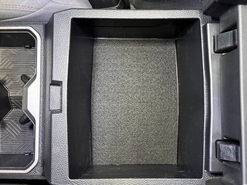 Used 2025 Toyota Tacoma SR5 AWD/4WD image 36