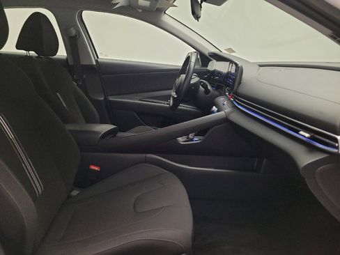 Used 2025 Hyundai Elantra SEL FWD image 21