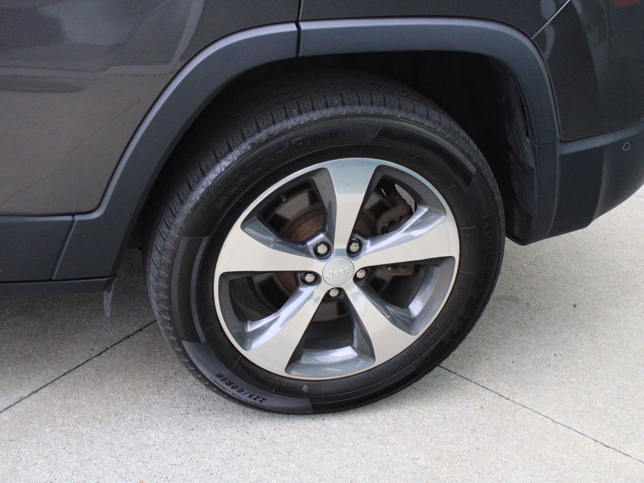 Used 2019 Jeep Cherokee Limited w/ Technology Group AWD/4WD image 39