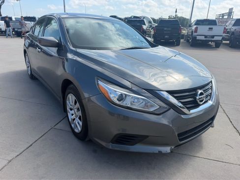 Used 2017 Nissan Altima 2.5 S w/ Power Driver Seat Package FWD image 4