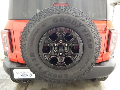 Used 2023 Ford Bronco Wildtrak image 5