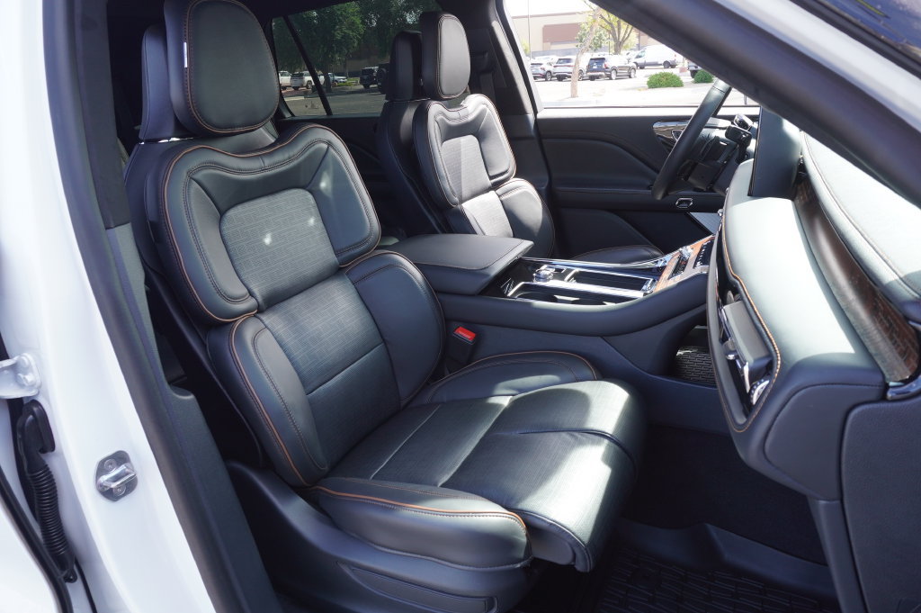 Used 2026 Lincoln Aviator Black Label w/ Jet Appearance Package AWD/4WD image 14