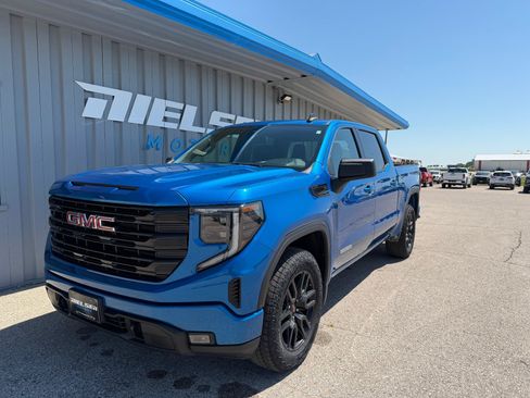 Used 2022 GMC Sierra 1500 Elevation AWD/4WD image 2