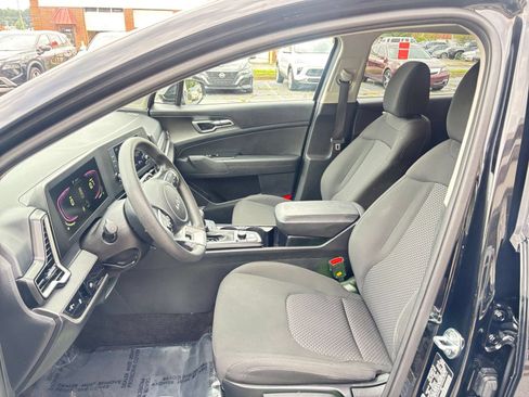Used 2025 Kia Sportage LX FWD image 26