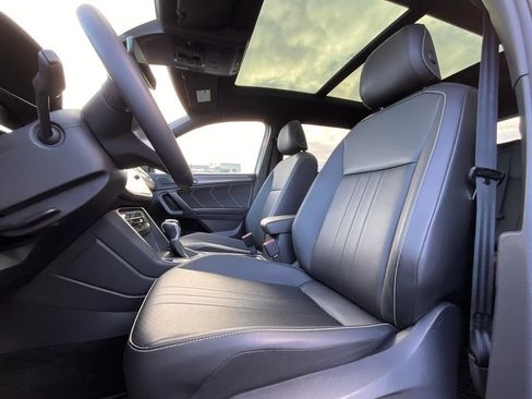 Used 2023 Volkswagen Tiguan SE R-Line image 12