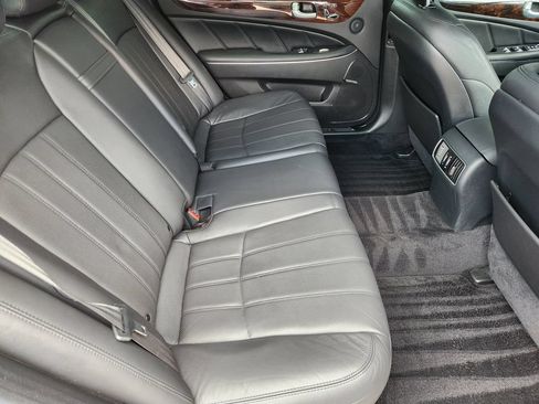 Used 2013 Hyundai Equus Signature RWD image 32