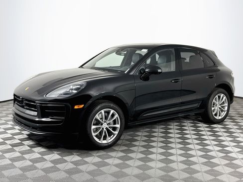 Used 2023 Porsche Macan AWD/4WD image 4