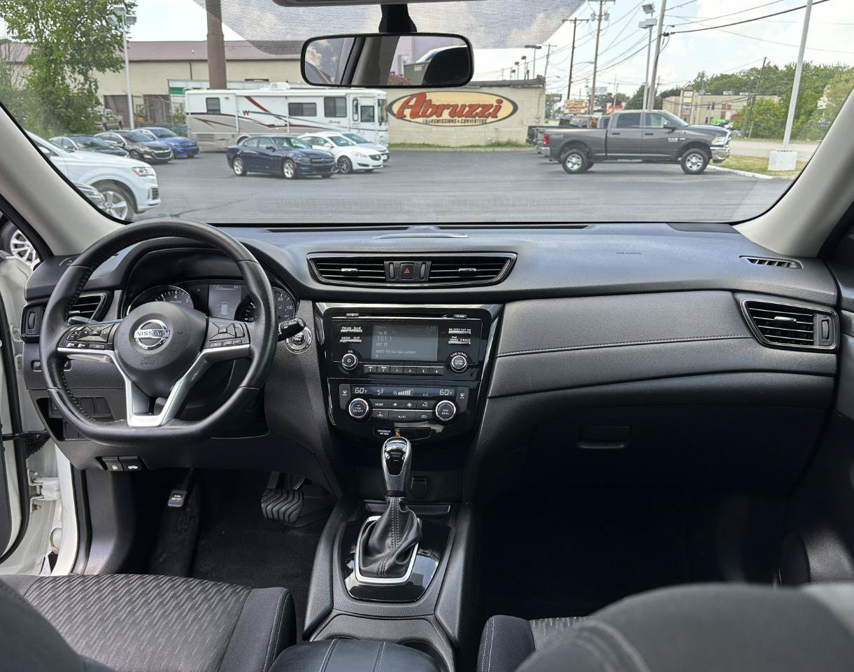 Used 2017 Nissan Rogue SV AWD/4WD image 48