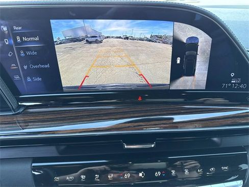 Used 2022 Cadillac Escalade ESV Premium Luxury image 25