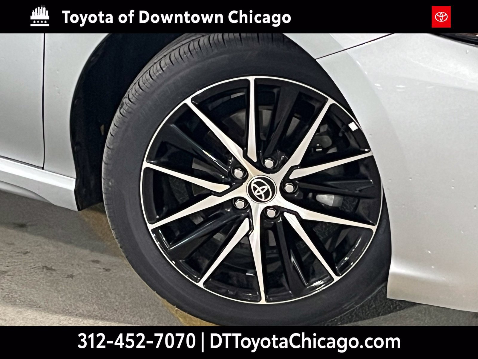 Used 2022 Toyota Camry SE w/ Carpet Mat Package (TMS) FWD image 2