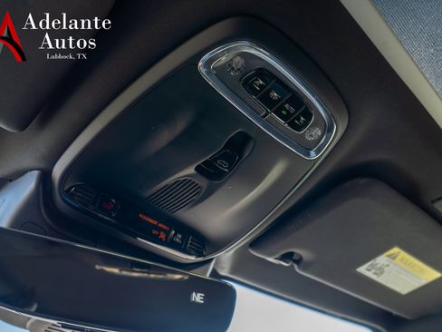 Used 2019 Volvo S60 T8 R-Design image 13