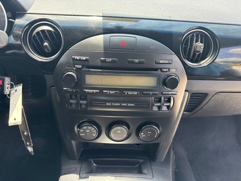 Used 2006 MAZDA MX-5 Miata Touring RWD image 17
