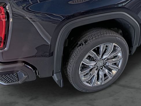 Used 2025 GMC Sierra 1500 Denali w/ Denali Reserve Package AWD/4WD image 13